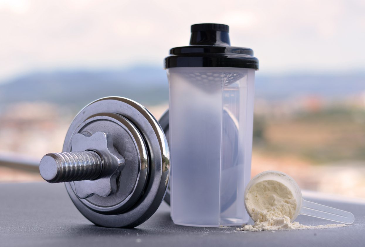 Whey protein taste vanilla and chocolate, dumbbell back to start training